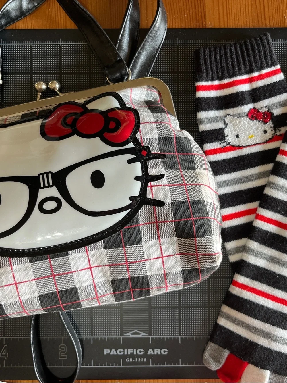 Hello Kitty Cross Body Bag by Loungefly and Toe Sox by Sanrio-Good to Fair cond - Picture 13 of 16